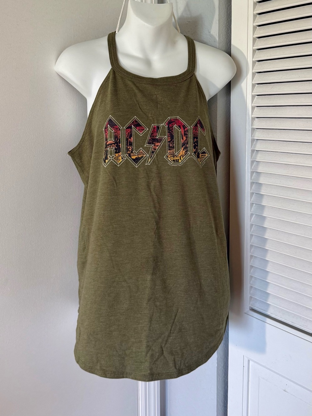 District AC/DC halter tank